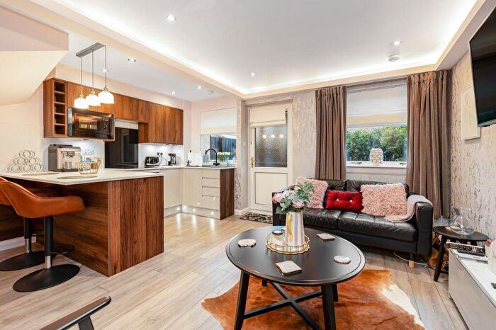 1 Bedroom End Of Terrace House For Sale In Balbirnie Place, Roseburn, Edinburgh, EH12