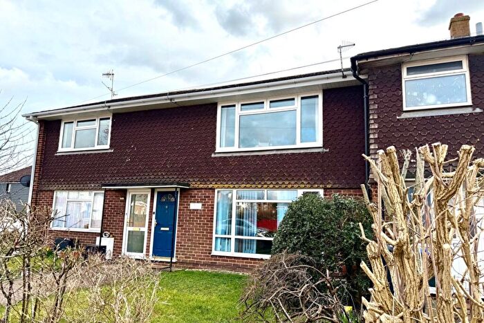 2 Bedroom Flat For Sale In Cedar Avenue, Worthing, West Sussex, BN13