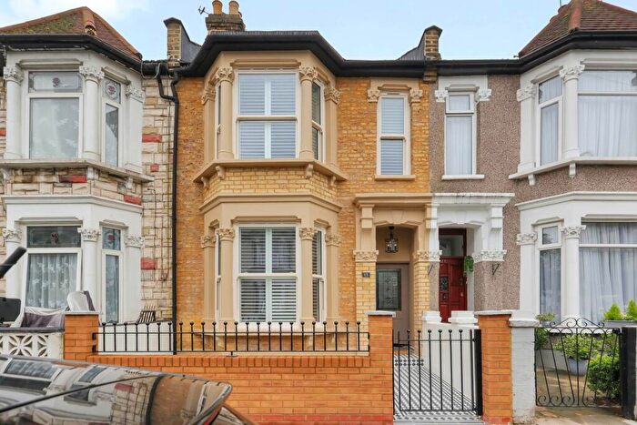 5 Bedroom House For Sale In Tyndall Road, Leyton, E10