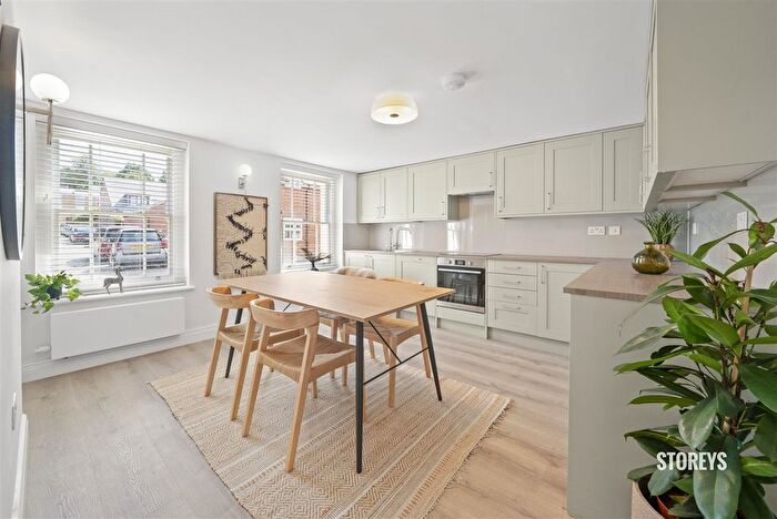 3 Bedroom Property To Rent In Akeman Street, Tring, HP23