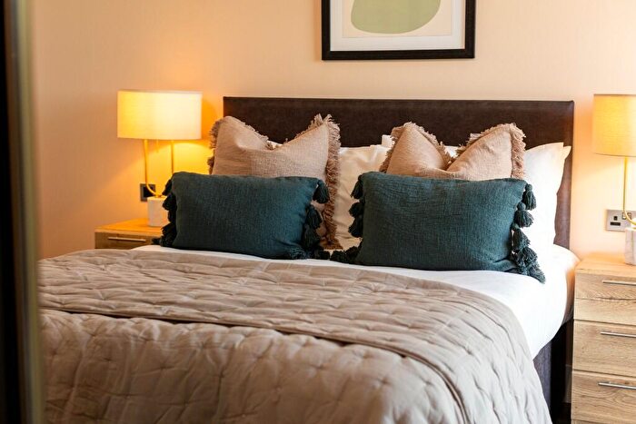 1 Bedroom Flat To Rent In Flat, Mitre Yard, - Scrubs Lane, London, NW10