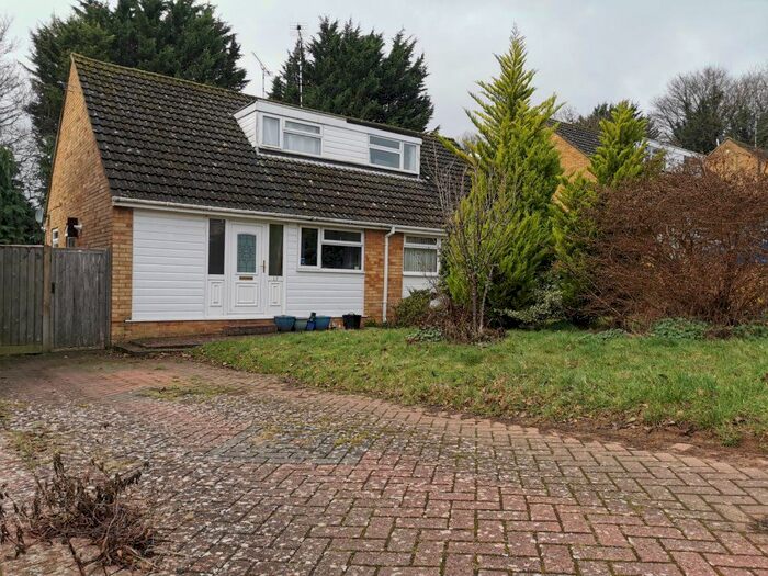 3 Bedroom Property To Rent In Falconers Close, Daventry, NN11