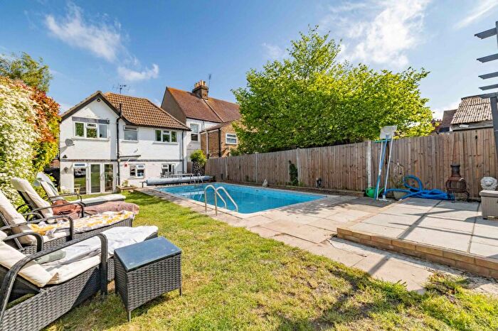 3 Bedroom Detached House For Sale In London Road, Teynham, Sittingbourne, Kent, ME9