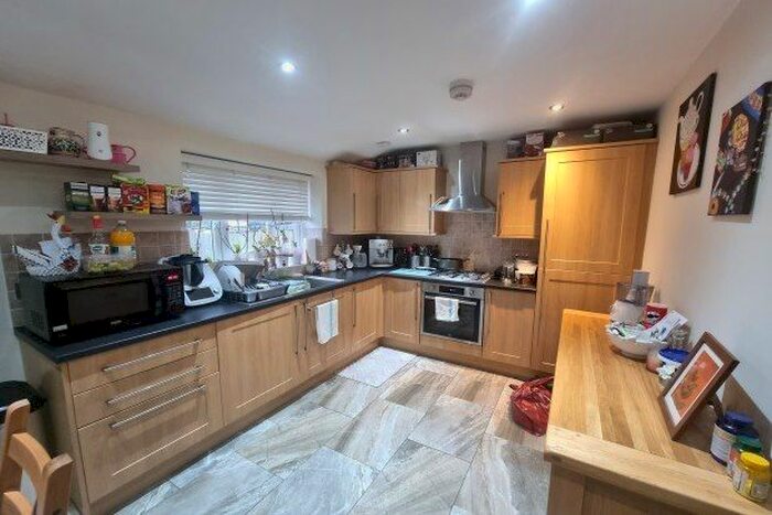 3 Bedroom Property To Rent In Bryngwastad Road, Swansea, SA4