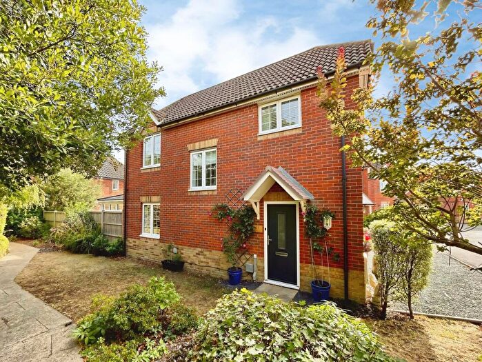 3 Bedroom Detached House For Sale In The Meadows, Donnington, PO19