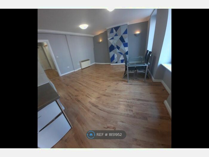 1 Bedroom Flat To Rent In High Street, Staines-Upon-Thames, TW18