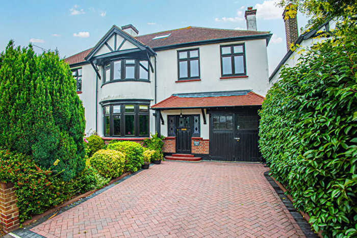 5 Bedroom Semi Detached House For Sale In Thorpe Hall Avenue, Southend-on-Sea, SS1