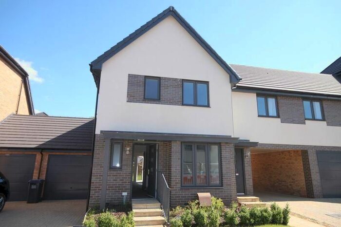 3 Bedroom Semi-Detached House To Rent In Queens Avenue, Welwyn Garden City, AL7