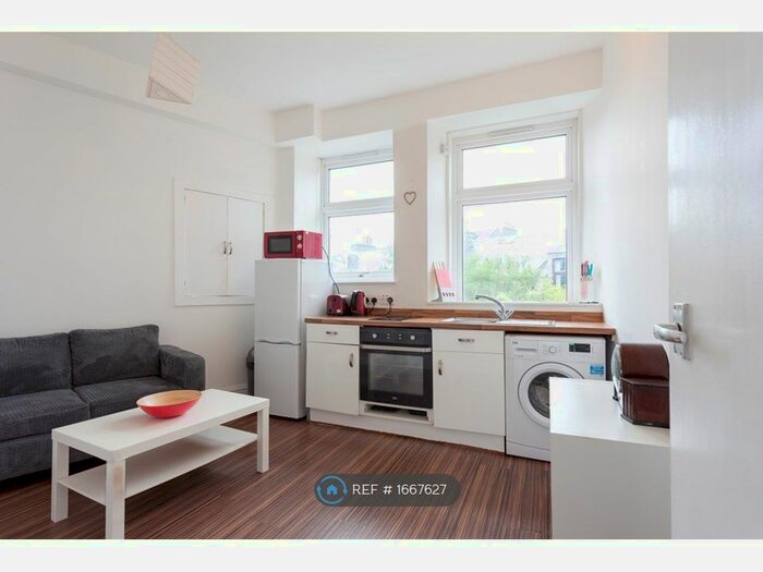 2 Bedroom Flat To Rent In Powis Place, Aberdeen, AB25