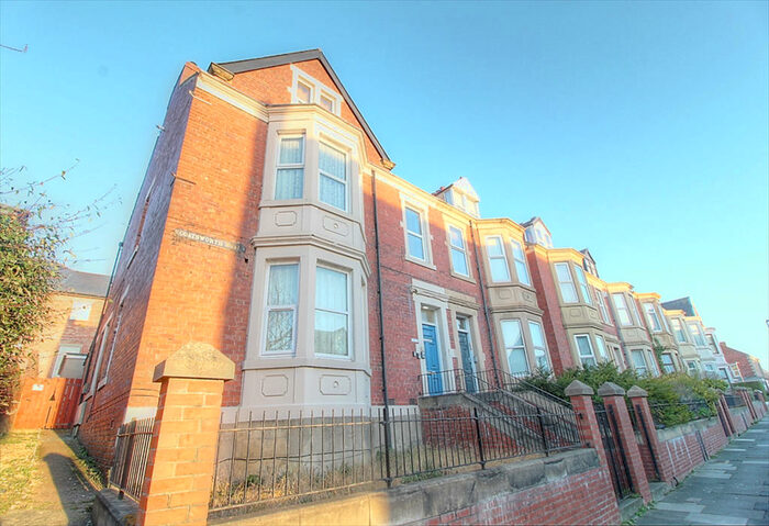 3 Bedroom Flat To Rent In A Coatsworth Road, Gateshead, NE8