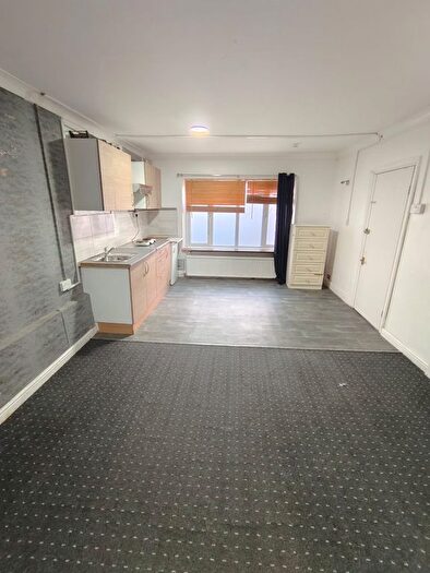 Studio To Rent In Perth Road, Ilford, Gantshill, Ig6