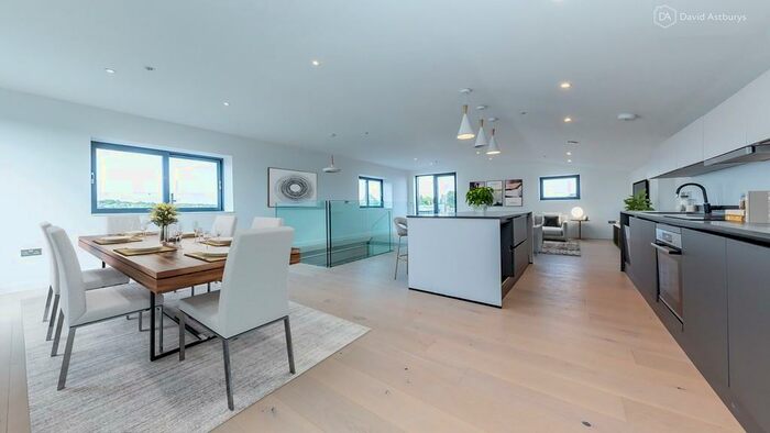 2 Bedroom Apartment To Rent In Tottenham Lane, Crouch End, London, N8