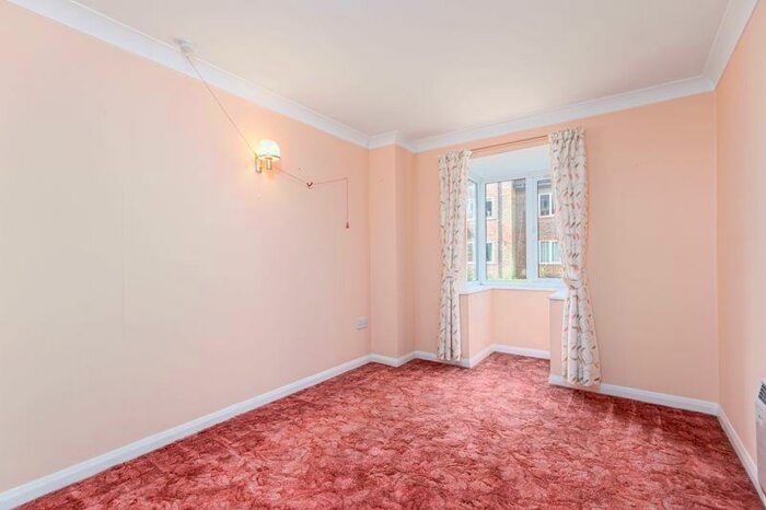 2 Bedroom Retirement Property For Sale In Portland Road, East Grinstead, RH19
