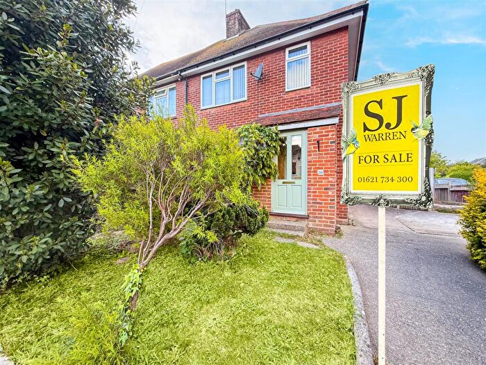 3 Bedroom Semi-Detached House For Sale In Albert Road, Burnham-On-Crouch, CM0