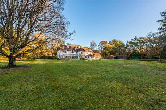 5 Bedroom Detached House For Sale In Lowicks Road, Farnham, GU10