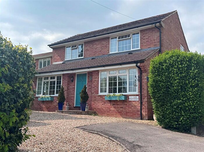 3 Bedroom Detached House For Sale In Farm Cottages, Stoney Lane, Ashmore Green, RG18