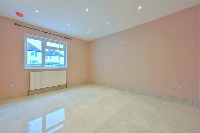 4 Bedroom Semi-Detached House To Rent In Canterbury Road, Guildford, GU2