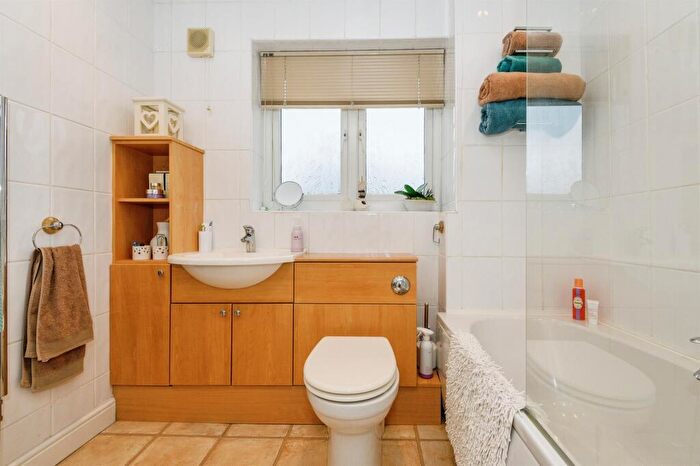 4 Bedroom Detached House For Sale In St. Thomas Gardens, Bradley, Huddersfield, HD2