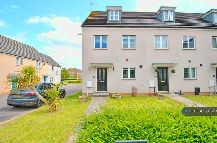 3 Bedroom Semi-Detached House To Rent In College Way, Filton, Bristol, BS34