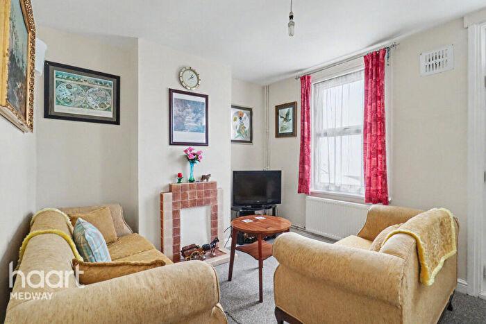 2 Bedroom Terraced House For Sale In Smith Street, Rochester, ME2