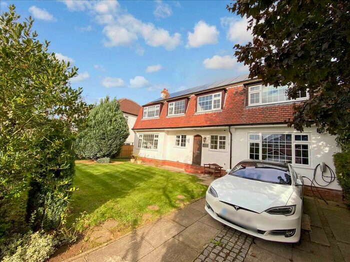 4 Bedroom Detached House For Sale In Church Road, Hale Village