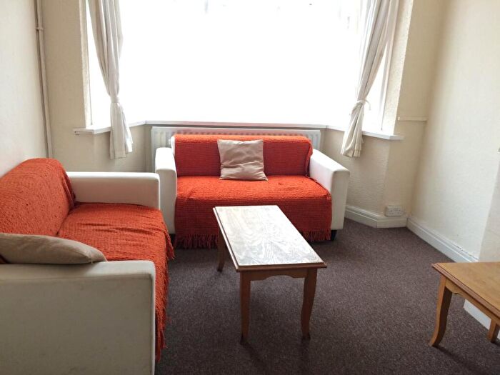 3 Bedroom Semi-Detached House To Rent In Gibbins Road, Selly Oak, Birmingham, B29