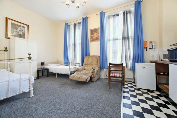 Studio To Rent In Castletown Road, London, W14