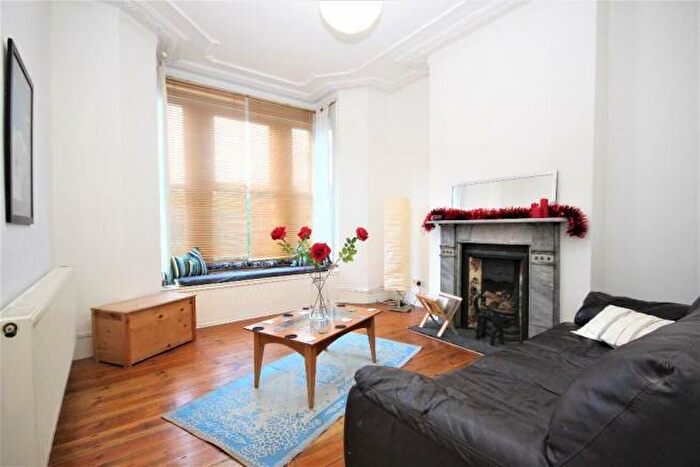 3 Bedroom Flat To Rent In Cleveland Park Avenue, London, E17