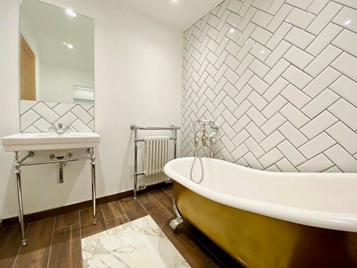4 Bedroom House To Rent In Westfield Road, Backwell, BS48