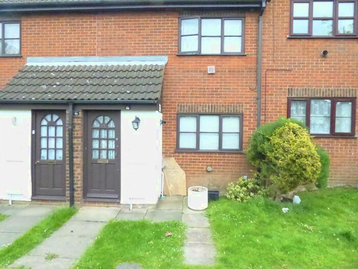 1 Bedroom Maisonette To Rent In Coulsan Court, Luton, LU1