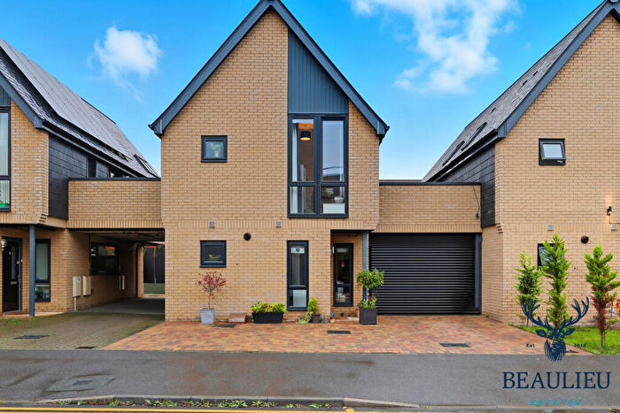 3 Bedroom Detached House For Sale In Brassie Wood, Chelmsford, CM3