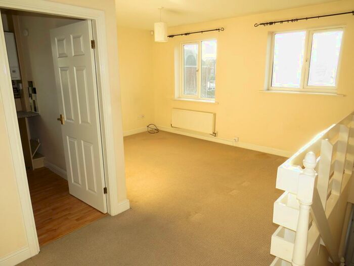 2 Bedroom Flat To Rent In Haslemere Court, Doncaster, DN5