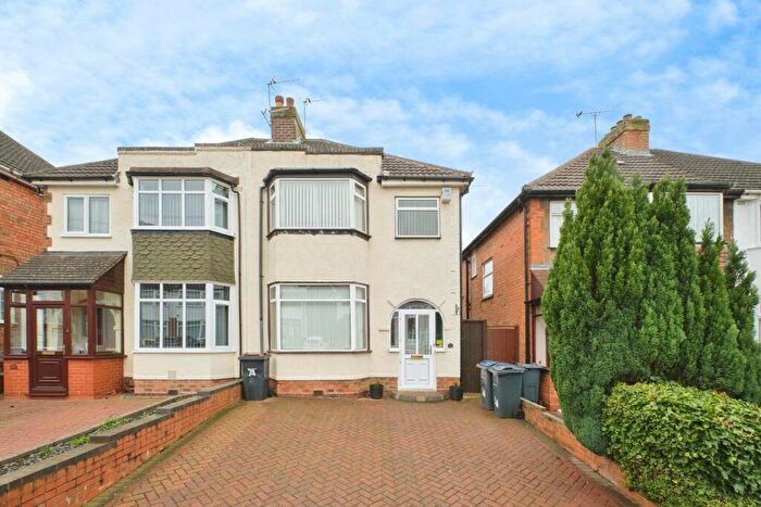 3 Bedroom Semi Detached House For Sale In Elmcroft Road, Birmingham, West Midlands, B26