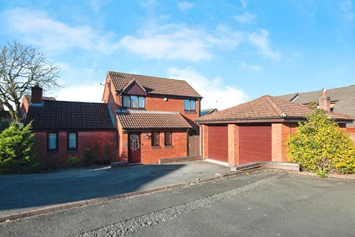 4 Bedroom Detached House For Sale In Tanwood Close, Redditch, Worcestershire, B97