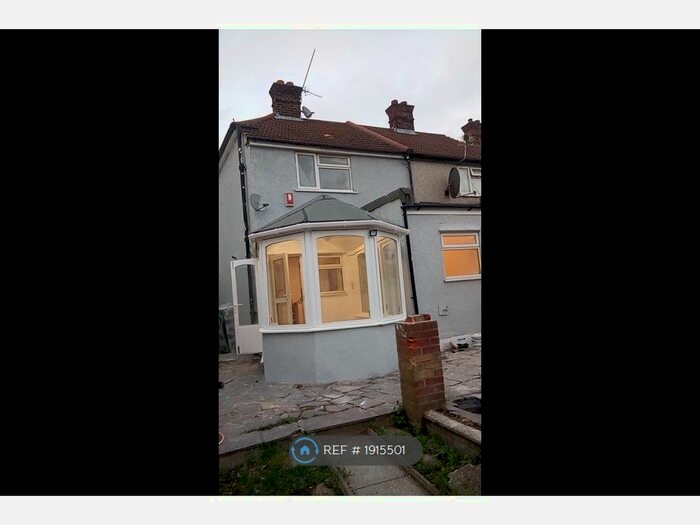 3 Bedroom End Of Terrace House To Rent In Oval Road South, Dagenham, RM10