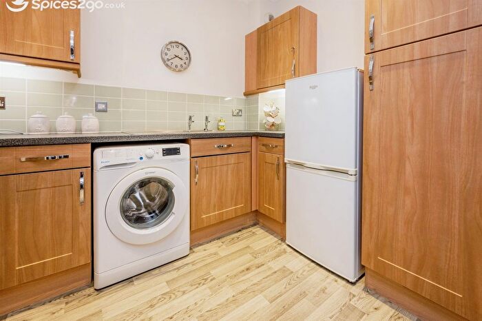 1 Bedroom Flat For Sale In Darwin Avenue, Worcester, WR5