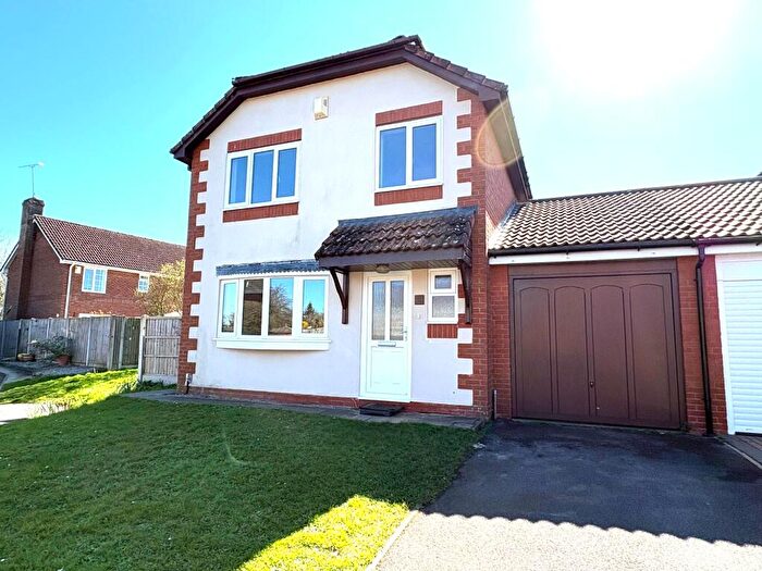 4 Bedroom Link Detached House For Sale In Reed Walk, Durrington, Salisbury, SP4