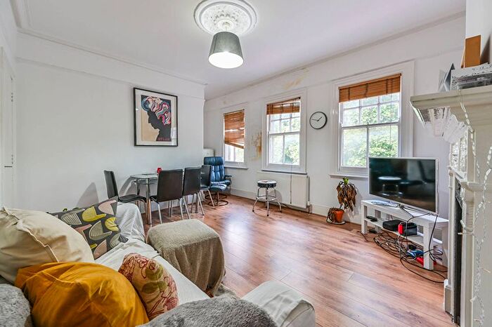 2 Bedroom Flat To Rent In Kennington Lane, Kennington, London, SE11