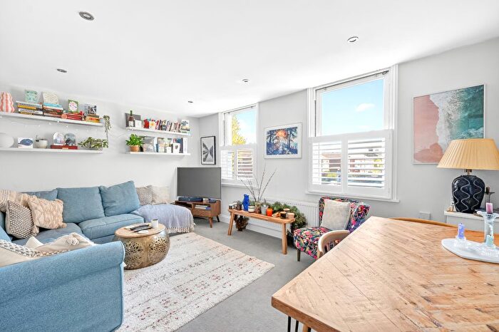 2 Bedroom Flat For Sale In Kingston Road, London, SW19