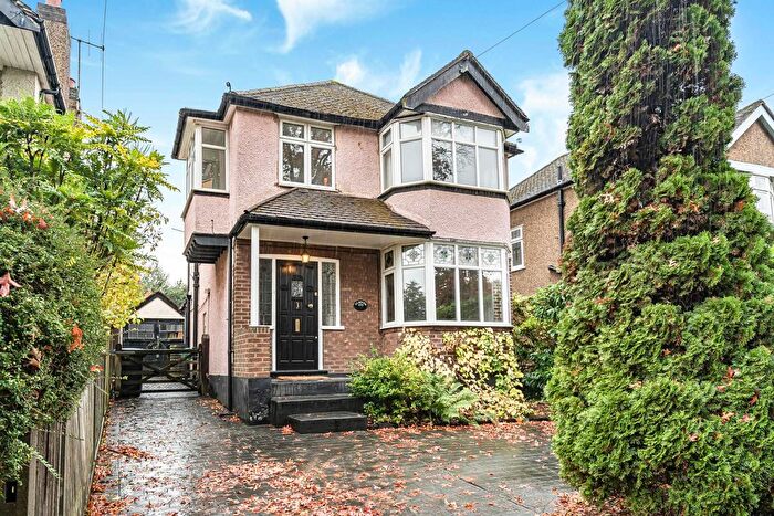 3 Bedroom Detached House For Sale In Cavendish Road, Woking, Surrey, GU22