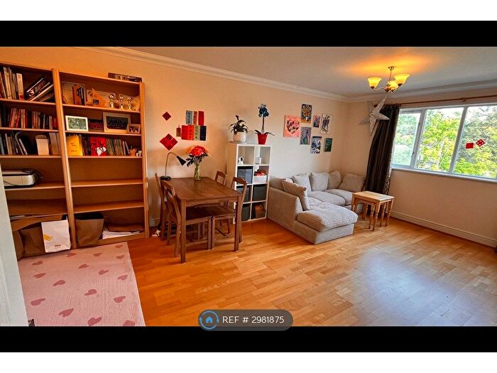 2 Bedroom Flat To Rent In Gainsborough Court, Bromley, BR2