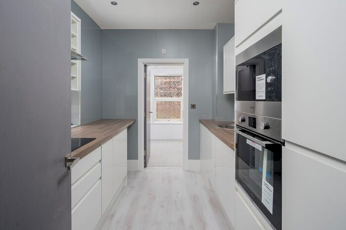 2 Bedroom Flat To Rent In Oulton Road, London, N15