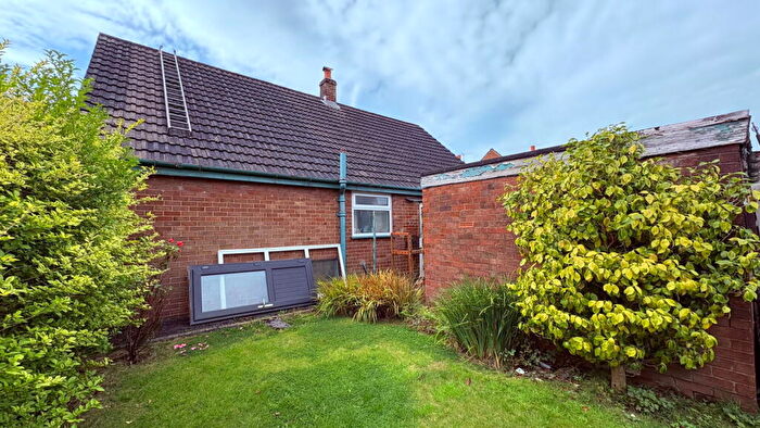 2 Bedroom Detached Bungalow For Sale In Dob Lane, Walmer Bridge, PR4