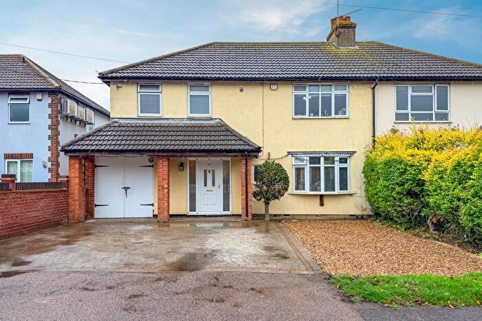 4 Bedroom Semi-Detached House For Sale In Stambridge Road, Rochford, SS4