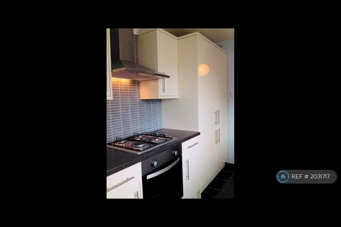 3 Bedroom Flat To Rent In Heaton, Newcastle Upon Tyne, NE6