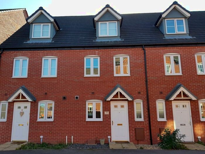 3 Bedroom Town House To Rent In Hull Street, Hilton, DE65