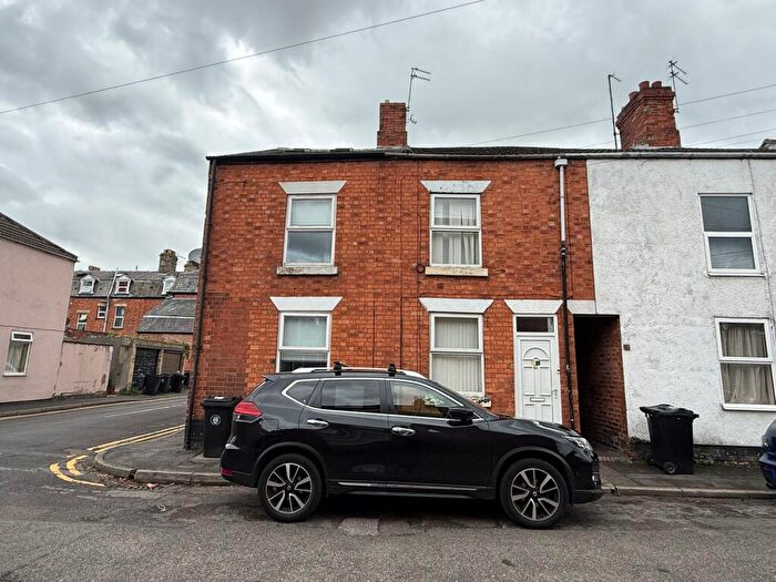 3 Bedroom End Of Terrace House To Rent In George Street, Grantham, NG31