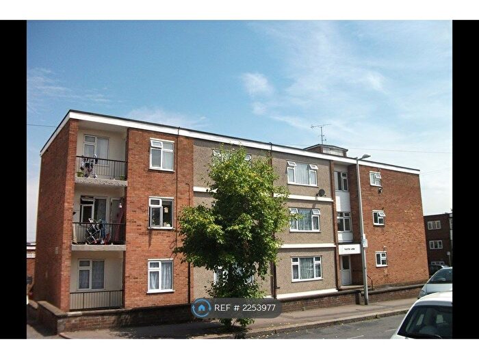 1 Bedroom Flat To Rent In Thaxted Lodge, South Woodford, E18