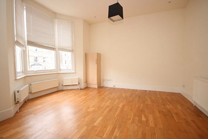 1 Bedroom Flat To Rent In Huddlestone Road, London, N7