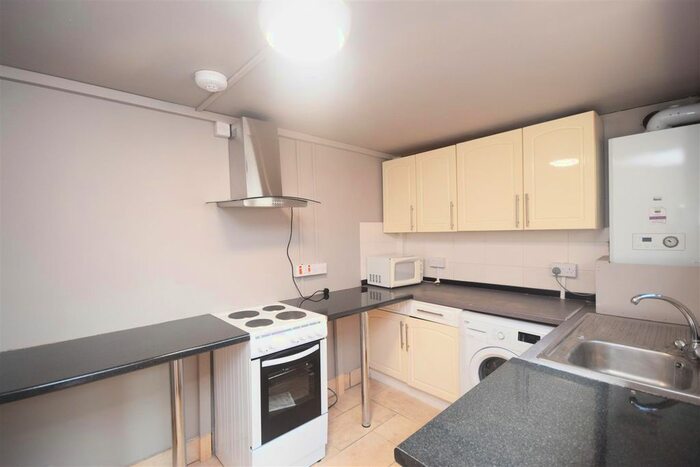 1 Bedroom Flat To Rent In Sheridan Road, Ham, Richmond, TW10